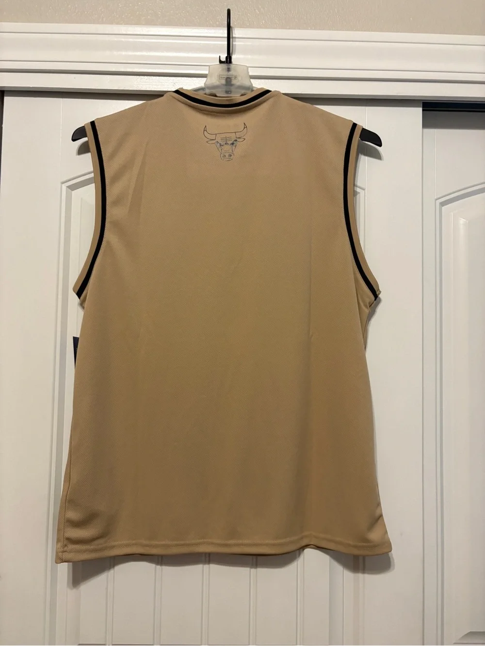 NEW Chicago Bulls Men’s Sleeveless Jersey in Beige